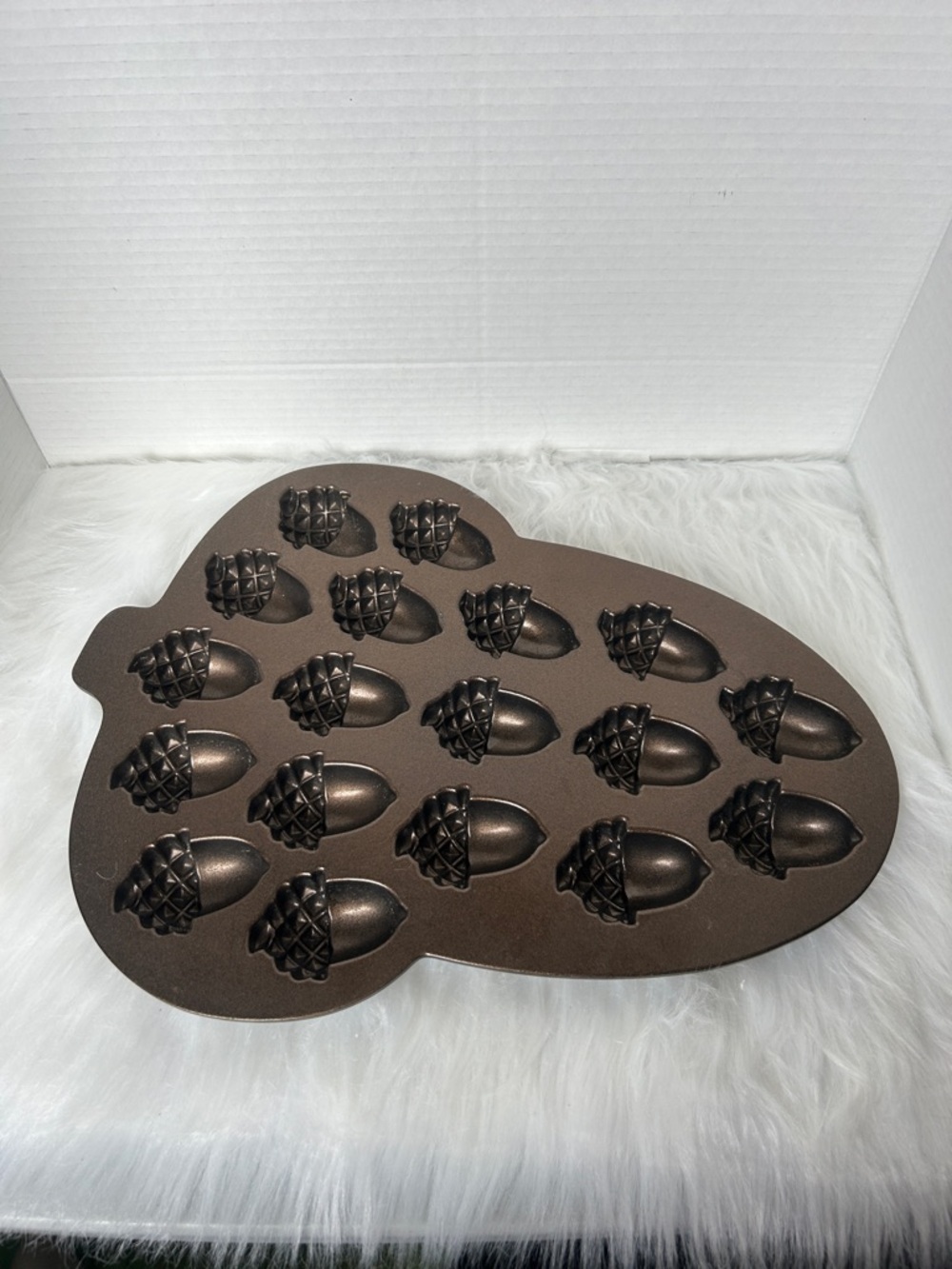 Nordic ware Acorn Baking Mold - Picture 2 of 3